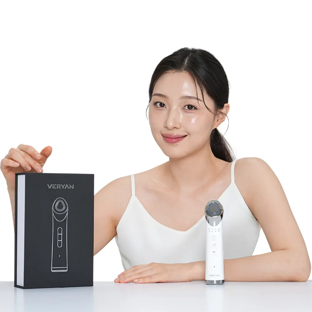 Presentation of multifunctional beauty device for skin lifting and brightening — available for B2B OEM/ODM collaboration and distribution.
